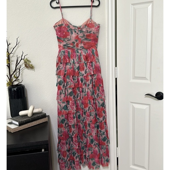 NWT Gianni Bini
Grace Plisse Floral Print Sweetheart Neck Cut-Out Tiered Dress - Picture 8 of 12